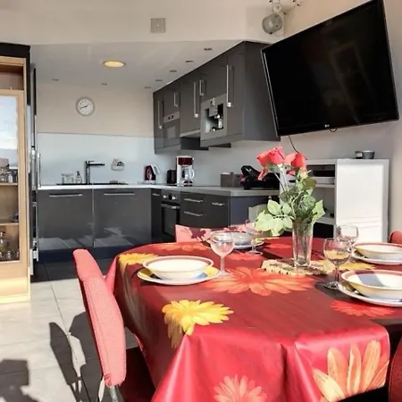 Lumineux Avec Wifi, Climatisation Et Parking Proche Des Thermes - Fr-1-503-63 شقة *