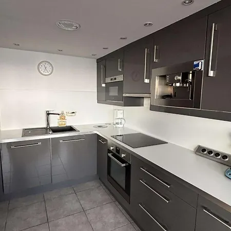 Lumineux Avec Wifi, Climatisation Et Parking Proche Des Thermes - Fr-1-503-63 شقة *